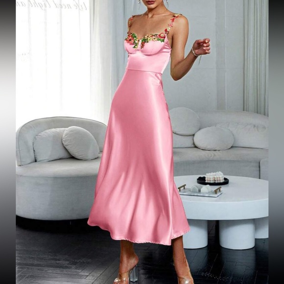 Luxe floral embroidered party cami dress - Picture 4 of 6